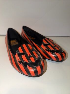 Strange Cvlt Pumpkin Face Slip-On Flats - Orange and Black Striped